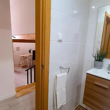 Mezzanine 4 Apartment *